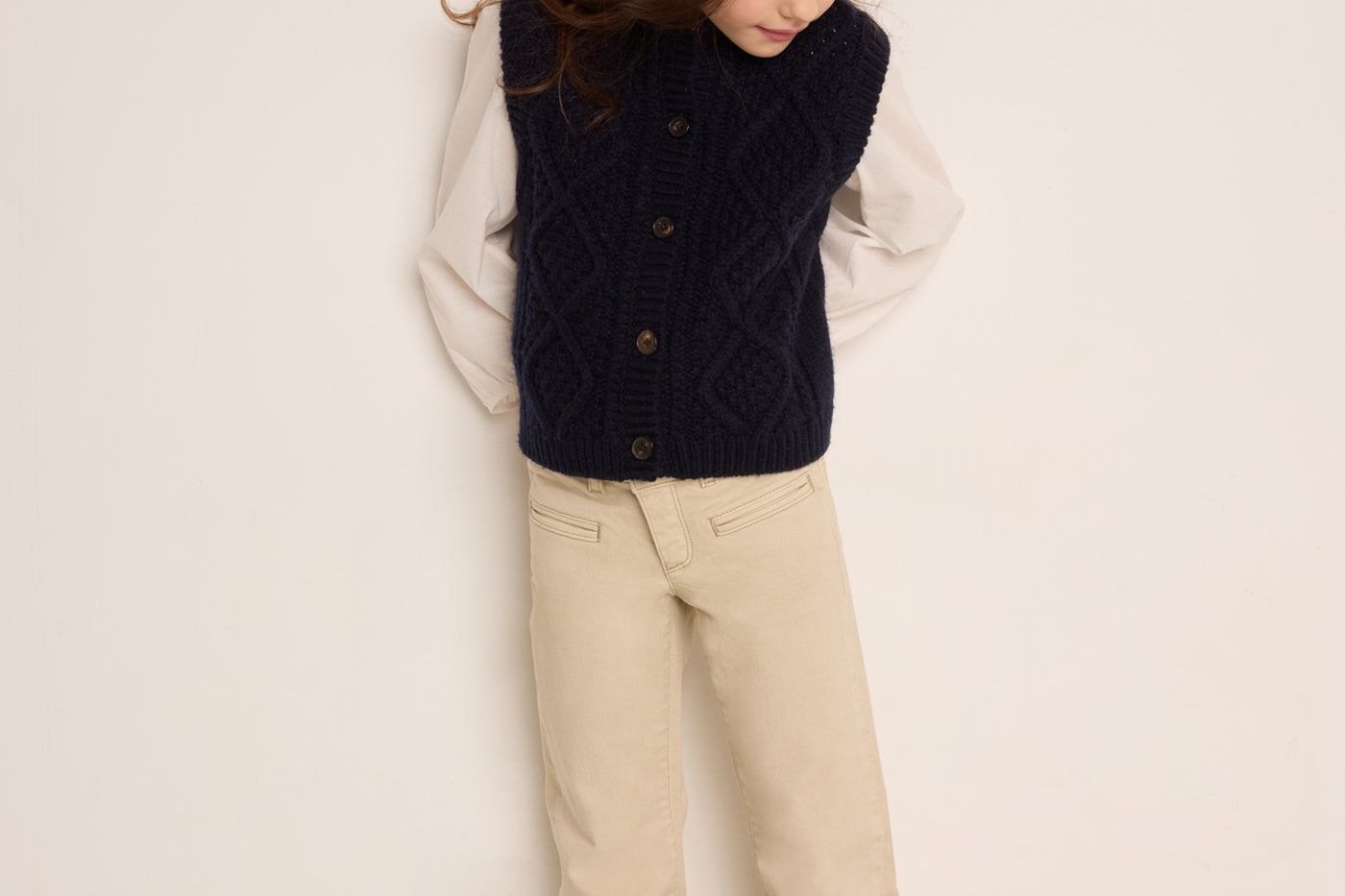 Winter 2023 girl's look sweater vest