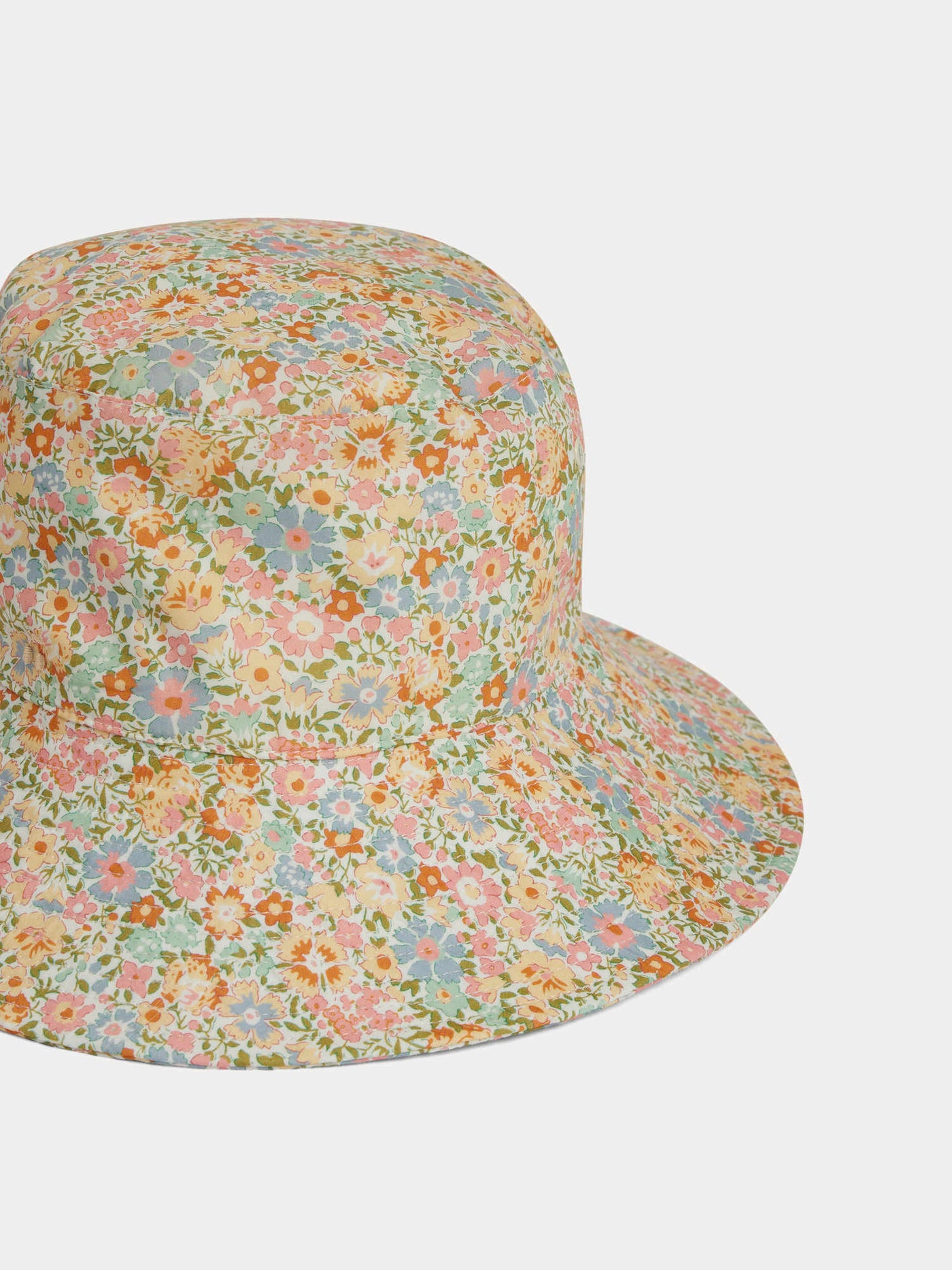 Faye hat realizzato con tessuti Liberty