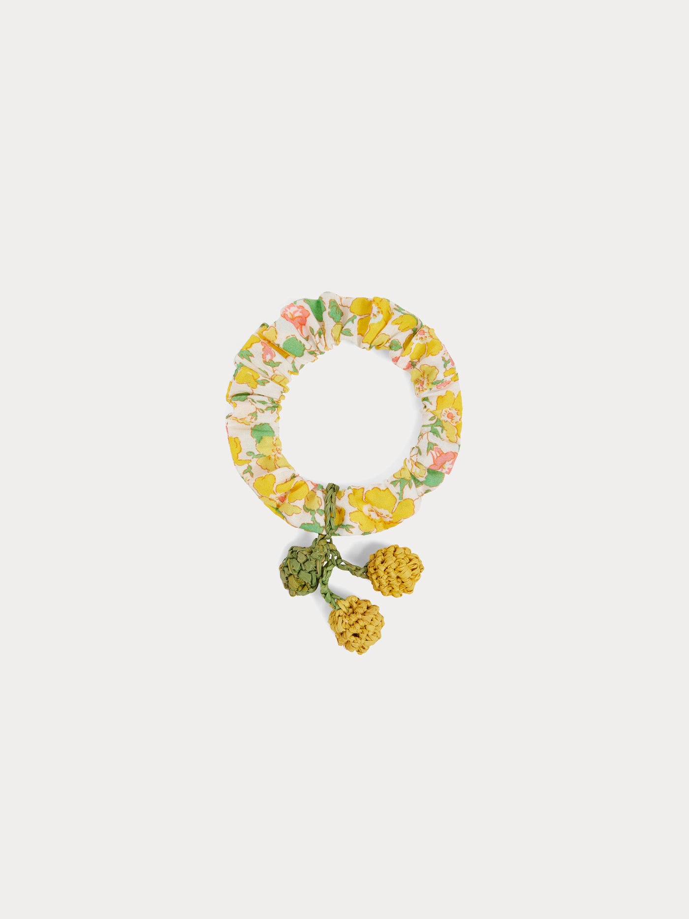 Elory scrunchie realizzato con tessuti Liberty con dettaglio di ciliegia